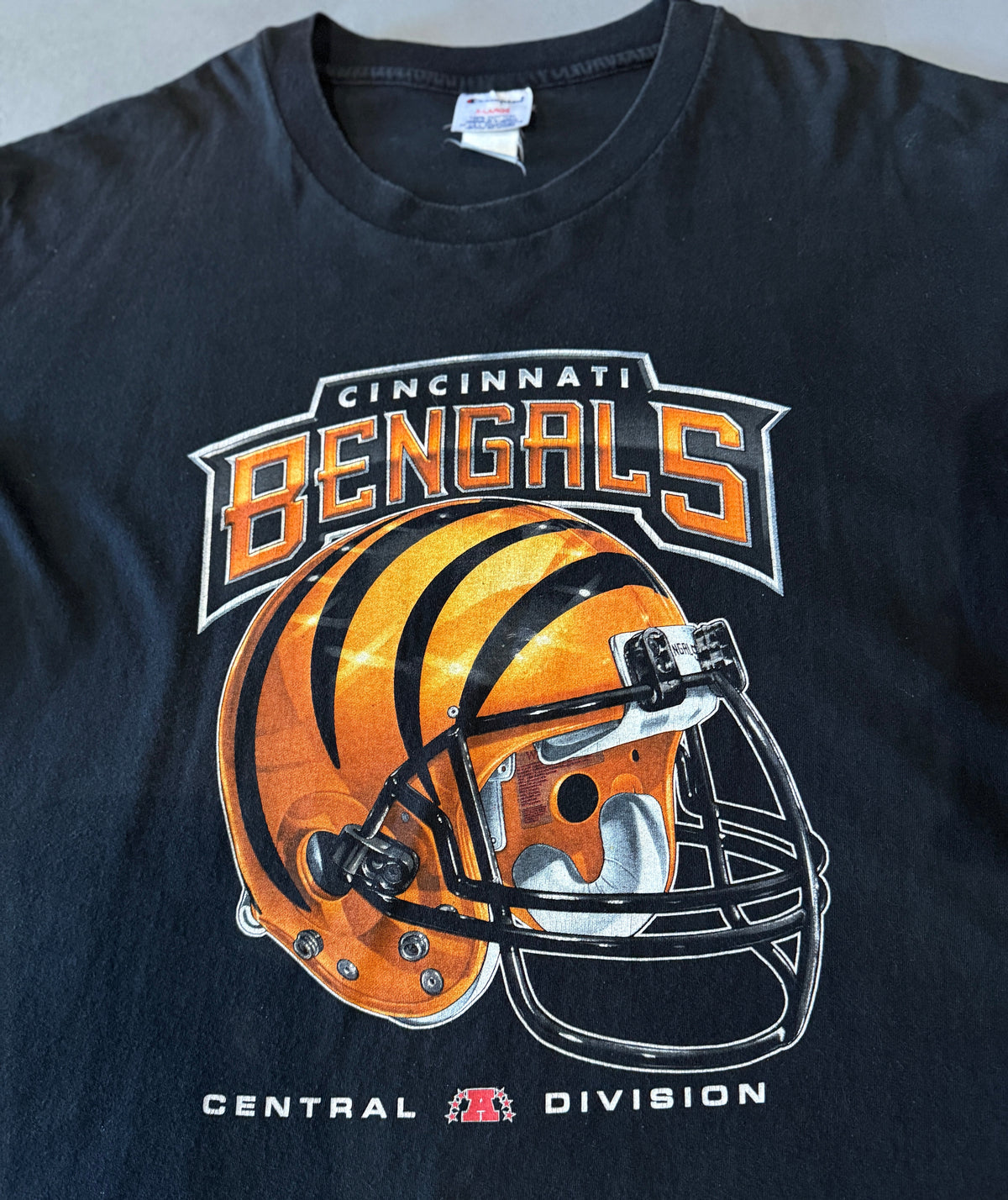 Cincinnati Bengals Helmet T-Shirt (XL)